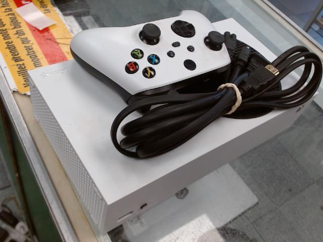 Xbox series s avec manette et fils