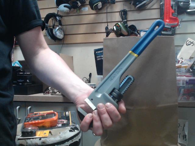 Pipe wrench