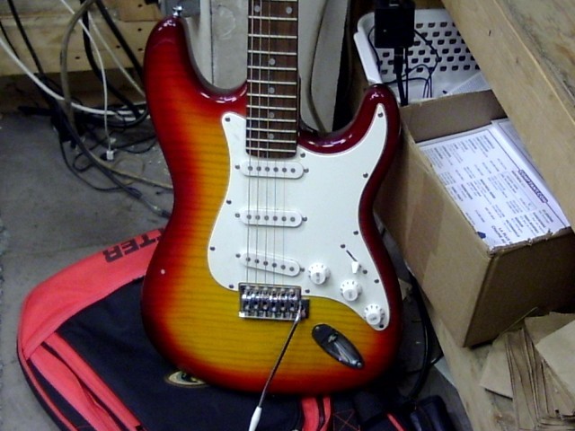 Guitare electrique ashbury ds case mou