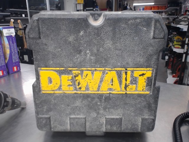 Laser dewalt rouge dans case
