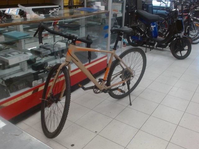 Velo de course couleur beige