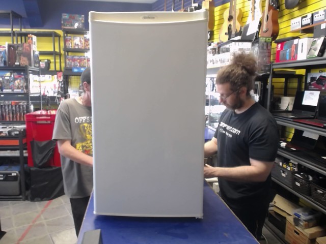 Refrigerateur 3.2pi manque support canet