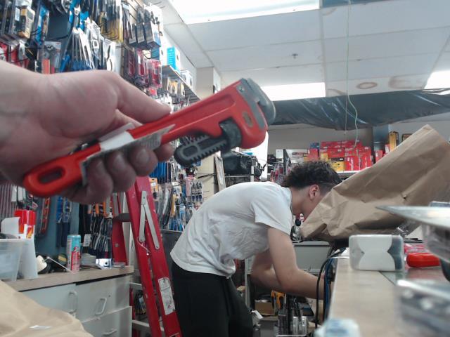 Pipe wrench