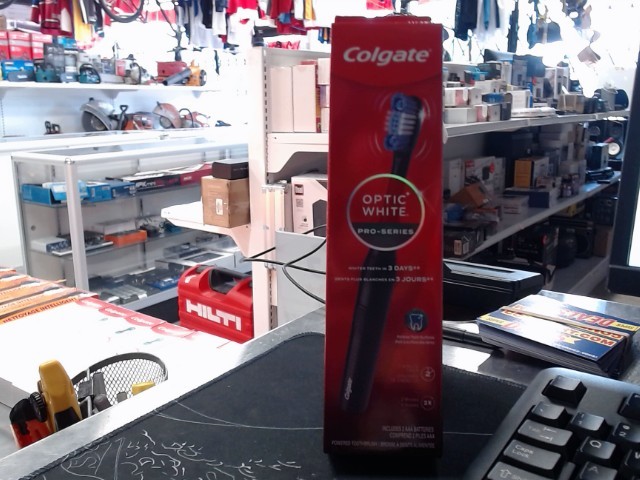Golcate optic white pro-series toothbrus