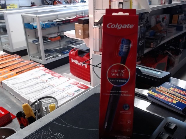 Golcate optic white pro-series toothbrus