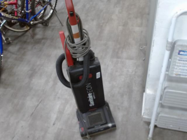 Aspirateur sanitaire eon