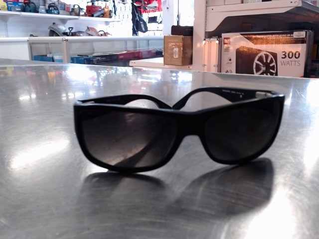 Lunette de solei hugo boss