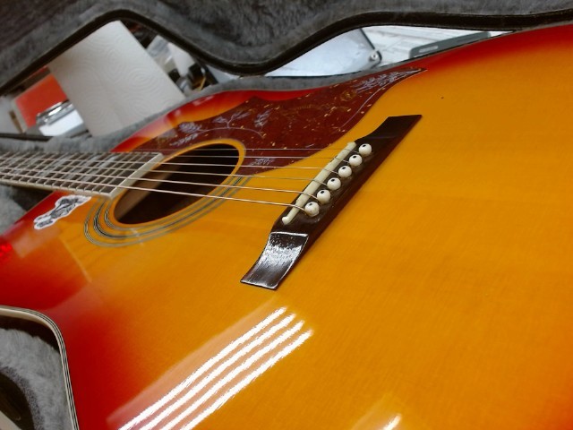 Guitare electro acoustique caisse