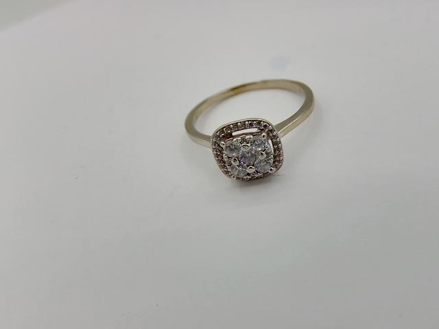 BAGUE EN OR 10KT AVEC DIAMANTS 