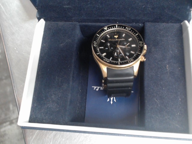 Montre maserati dans boite