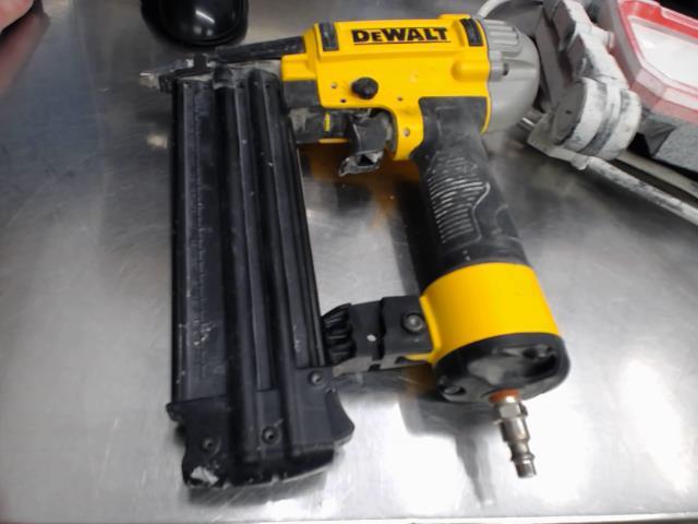 Cloueuse dewalt air