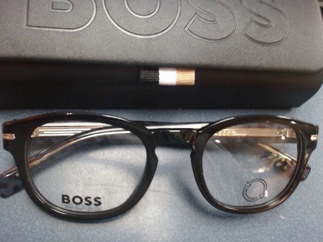 Lunette boss with case