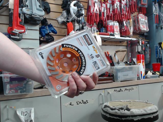 Concrete grinding blade