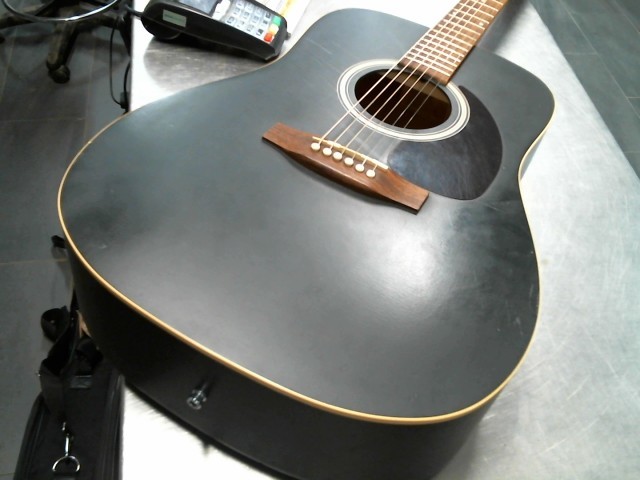 Guitar acoustic noir dans etui