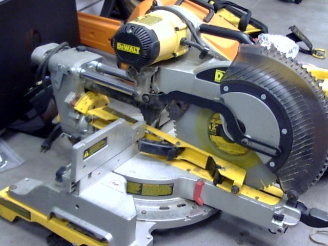 Compound miter saw dewalt 12''
