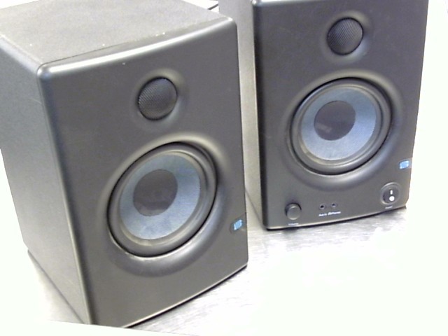 Pair de sepaker studio