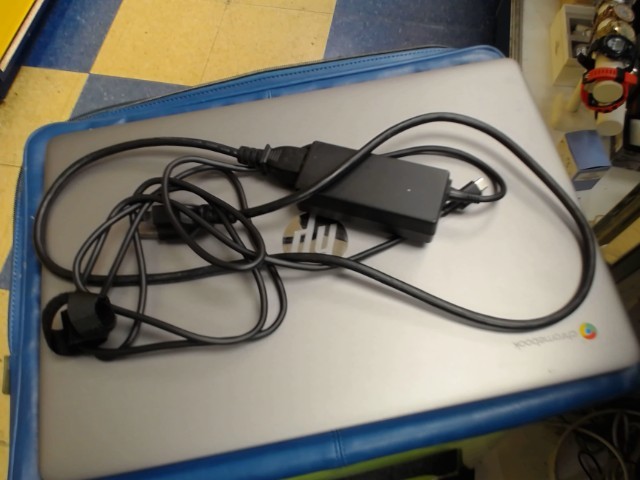 Hp laptop w case n charger