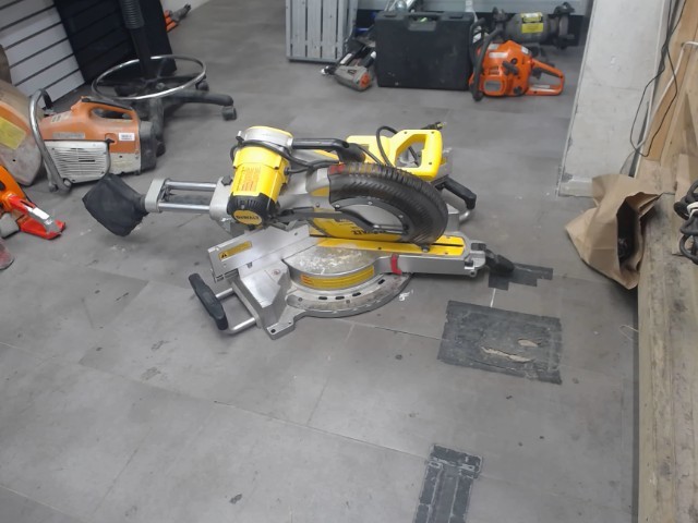 Scie a onglet dewalt 12po