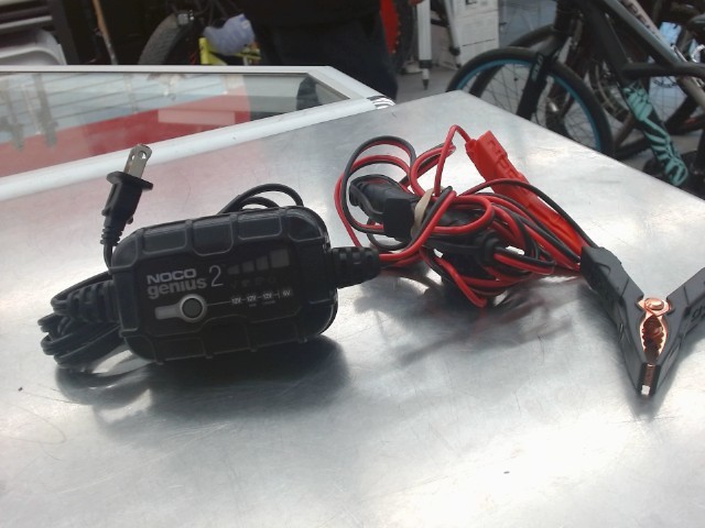 Trickle charger batterie 12v