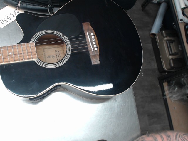 Guitare acoustique noir jerzey
