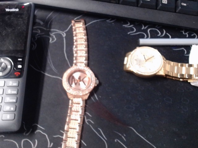 Montre michale kors rose gold +pierres
