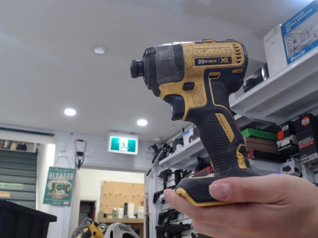 Impact dewalt pas de batterie