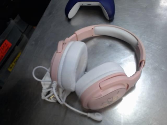 Casque rose aux
