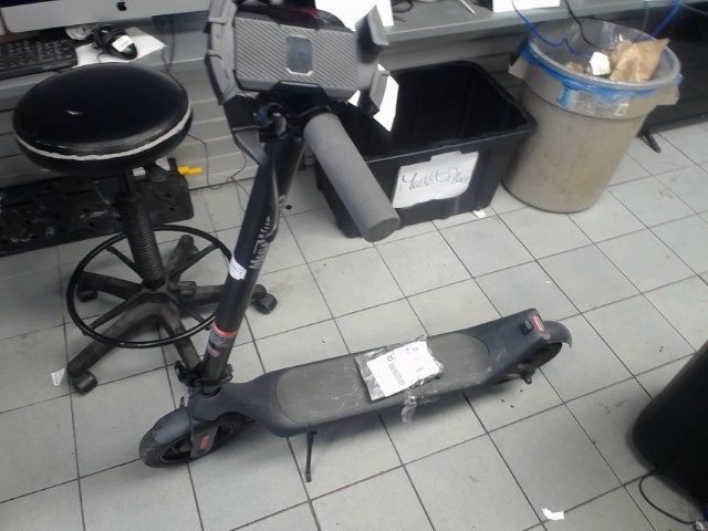 Electric scooter