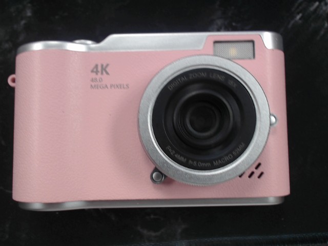 Petite camera rose