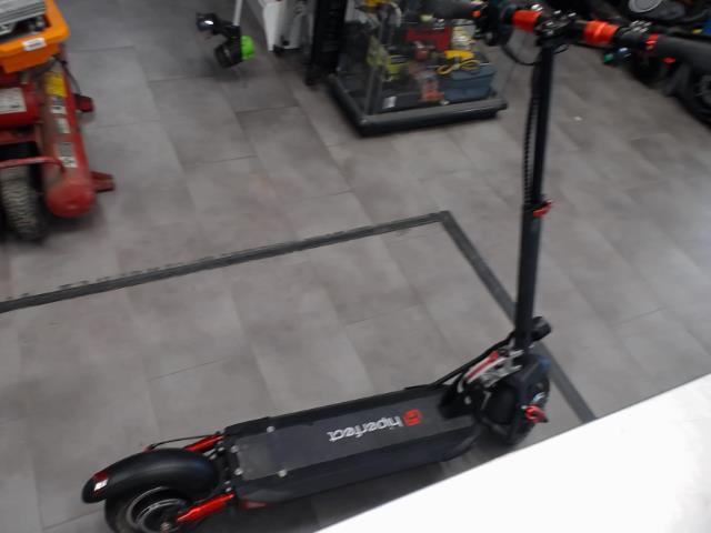 Scooter electrique avec chargeur