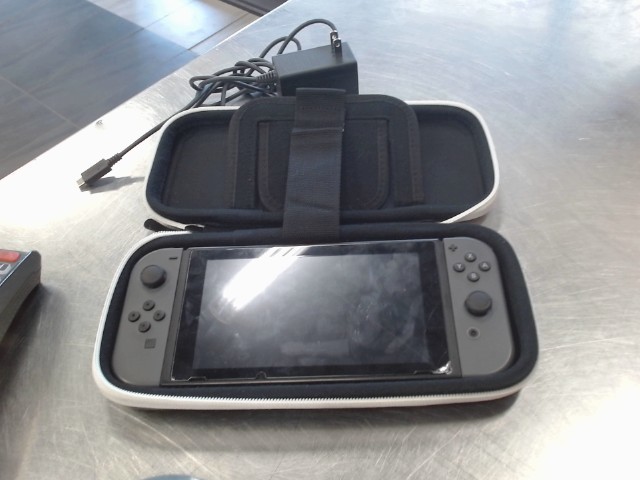 Nintendo switch console + chg/no acc