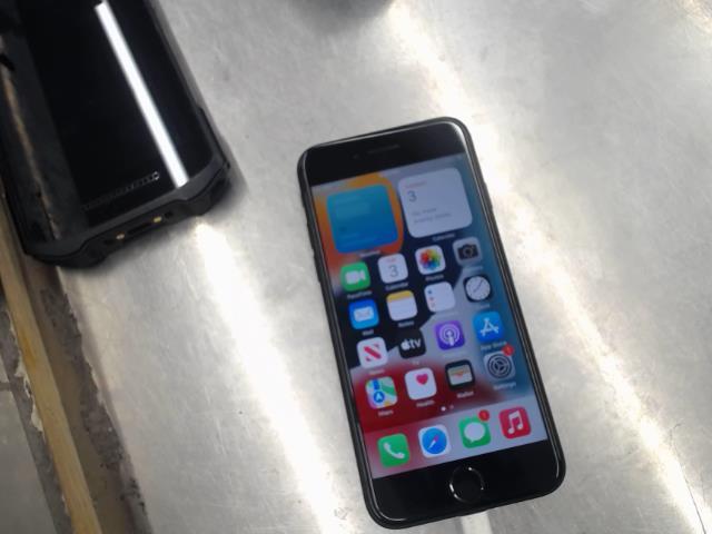 Iphone 7 matte black 32gb batt 84%