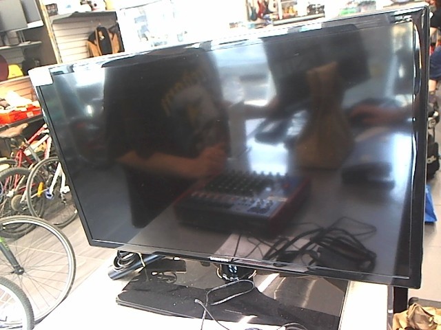 720p 60hz 28 inch samsung tv + remote