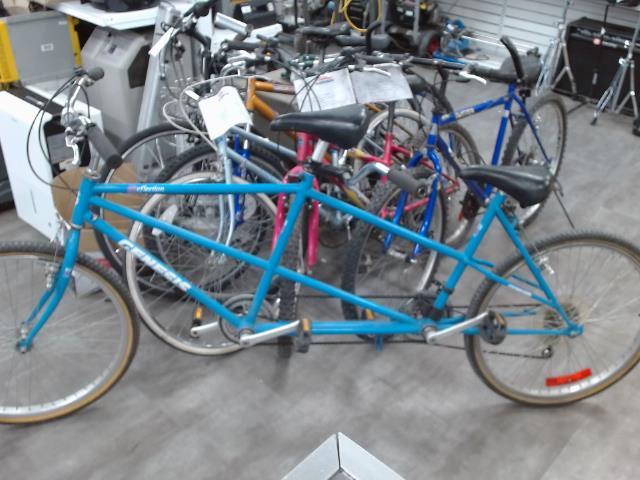 Tandem bleu vieu but clean