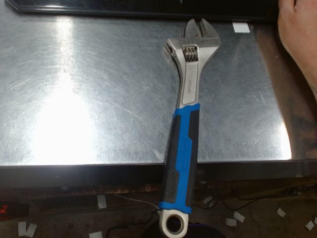 Clef a molette adjustable