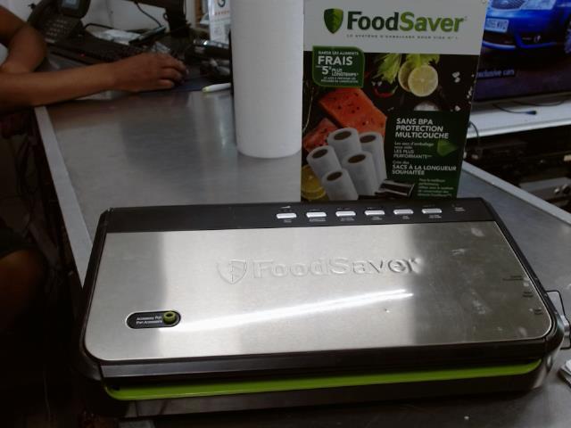Vacuum sealing system