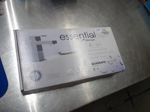 Sink faucet neuf en boite