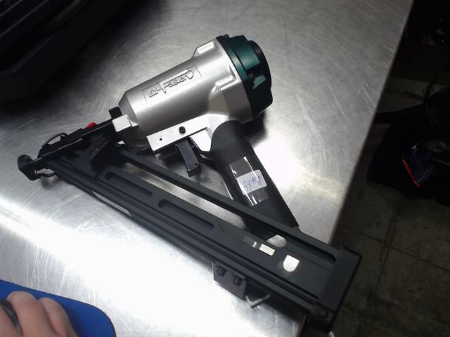Nailer gun finition