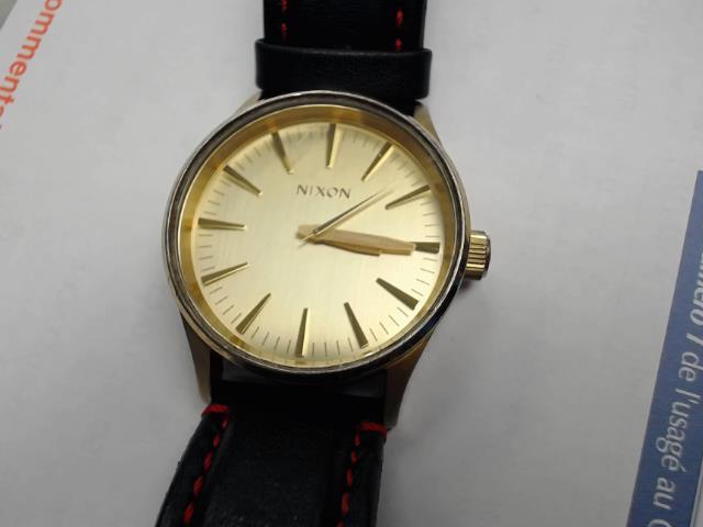 Montre nixon dorer bracelet noir