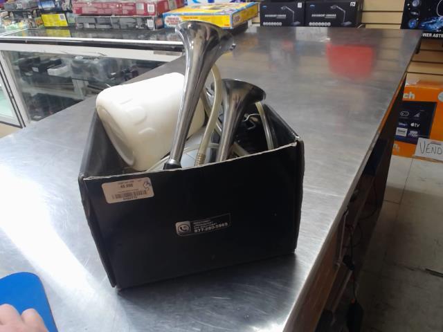 Vacuum brake bleeder