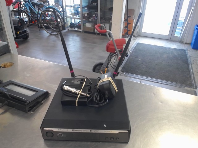 Wireless headset mic system electro-voic