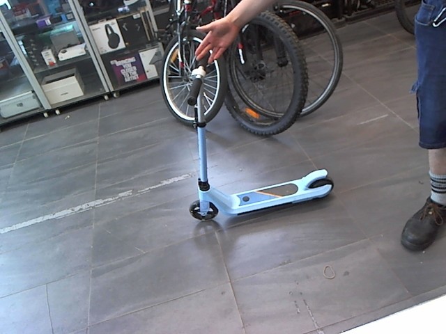 Scooter bleu pour enfant