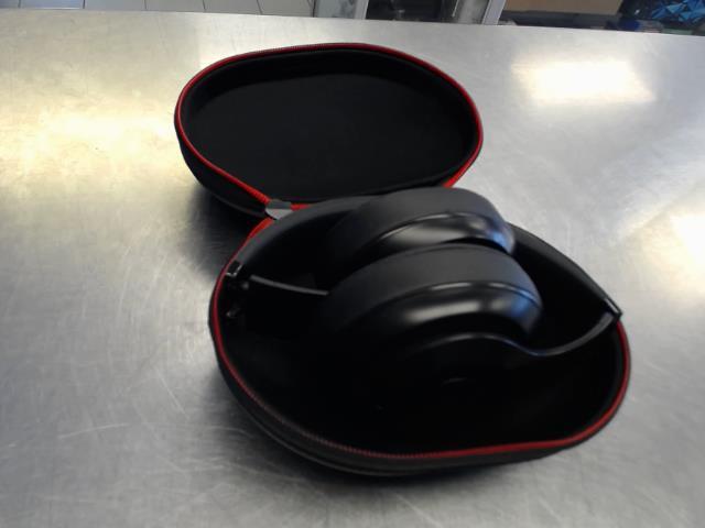 Beats studio 3 + case