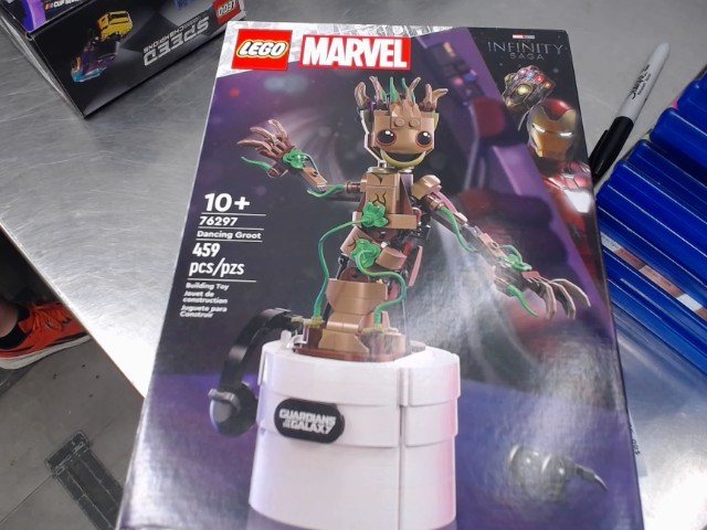Dancing groot lego