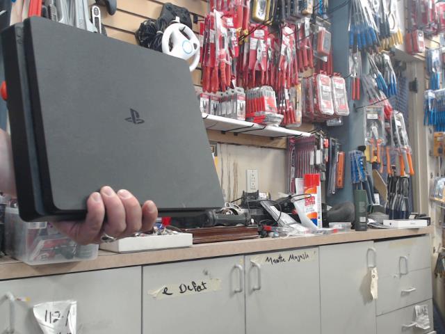 Ps4 slim no acc