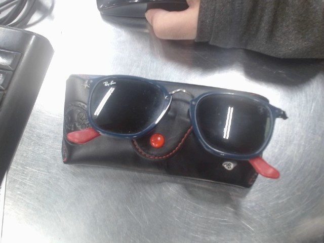 Lunette de soleil ray-ban+case