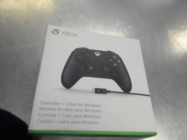 Manette xbox one dans boite