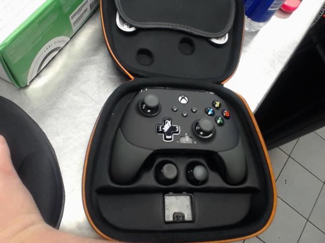 Manette xbox fusion 2 dans case fusion