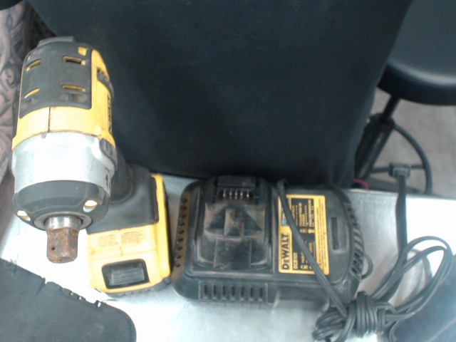 Impact chargeur et batterie 1/2