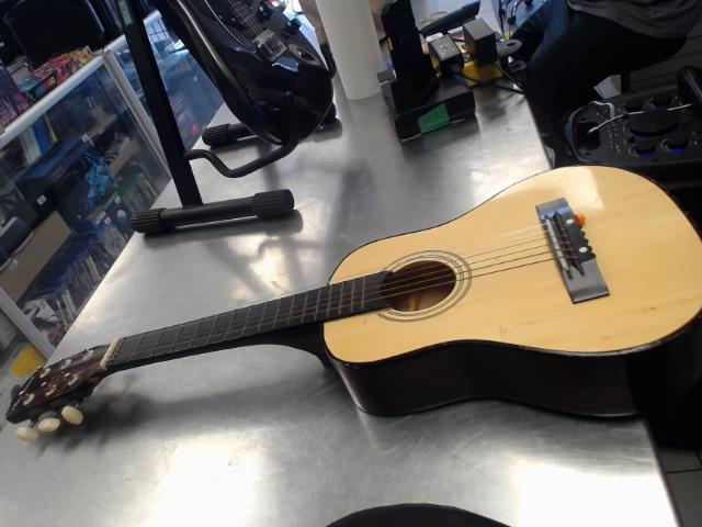 Guitar acoustique pour enfant (use)    v